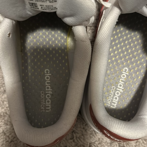 Size 7 adidas - Picture 5 of 5